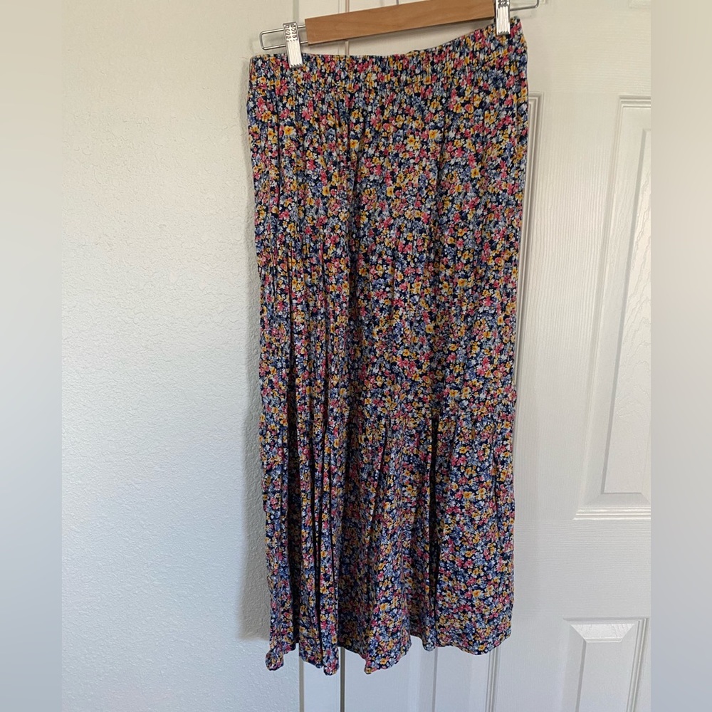 Floral midi tiered skirt, old navy size medium